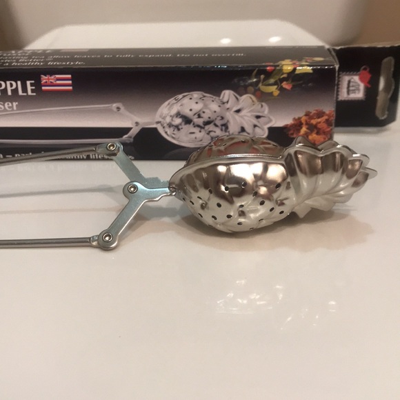 ⚡️FINAL PRICE⚡️ Maui Hawaii Pineapple shaped Tea Infuser - Picture 3 of 12